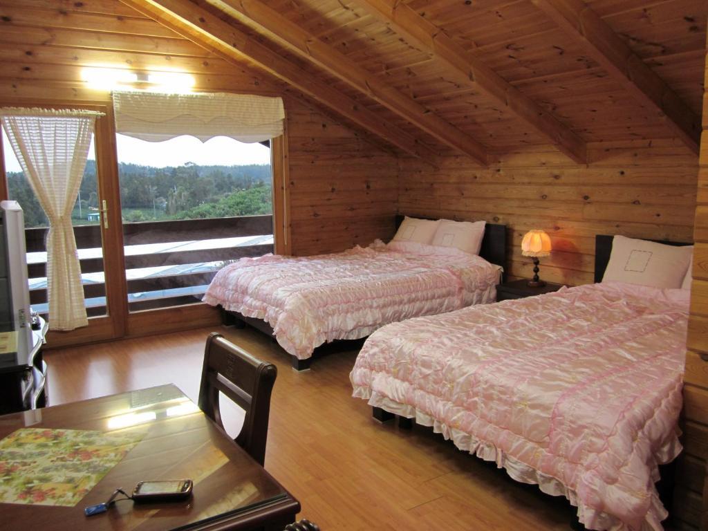Breakfast At Tiffany'S Pension Seogwipo Room photo